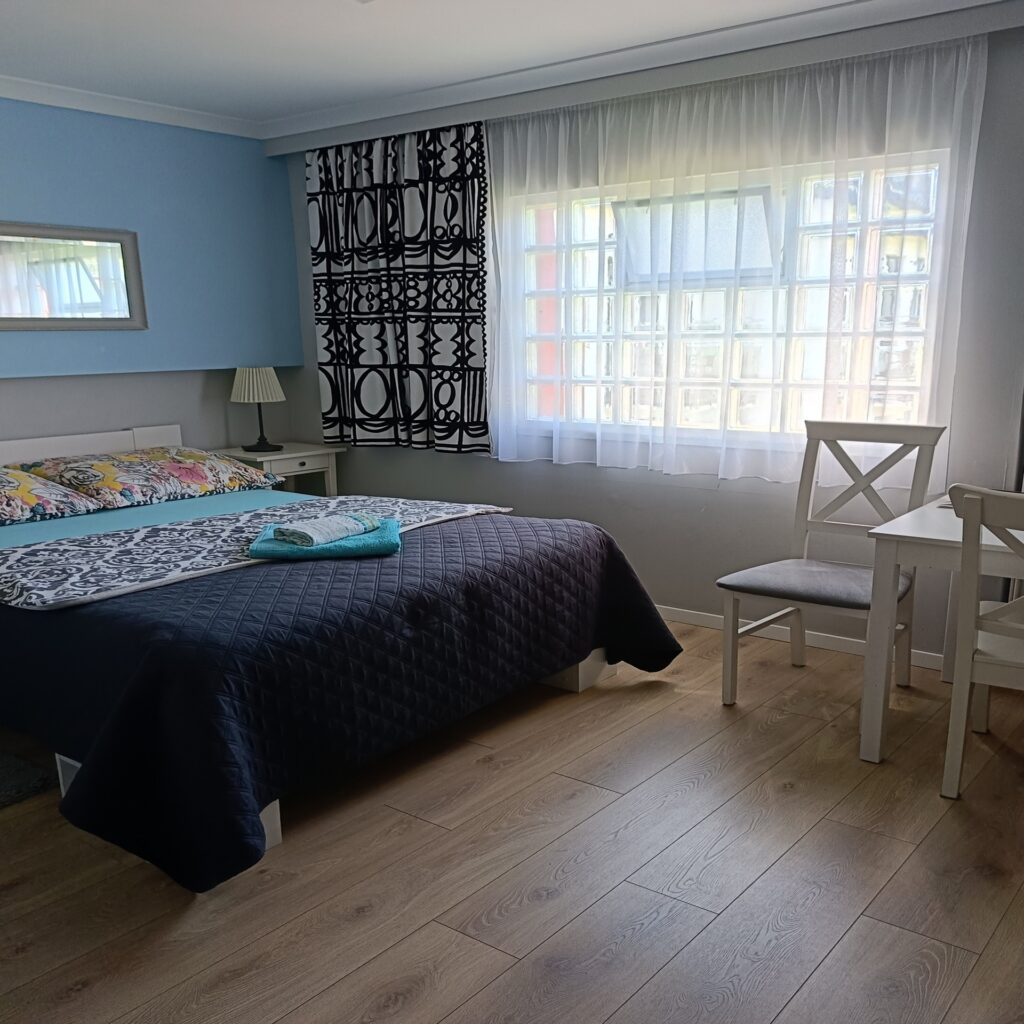 Pokoje nad morzem z podwójnym łóżkiem małżeńskim