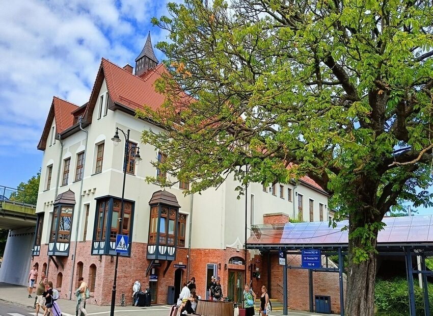 Widok na dworzec PKP w Ustce